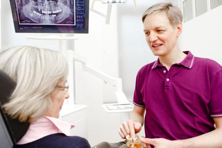 Individuelle Beratung durch Zahnimplantologe Dr. Heiko Ehlers