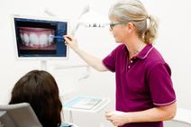 Zahnerhaltung durch professionelle Pflege und Mundhygienetraining bei Zahnarzt Dr. Heiko Ehlers